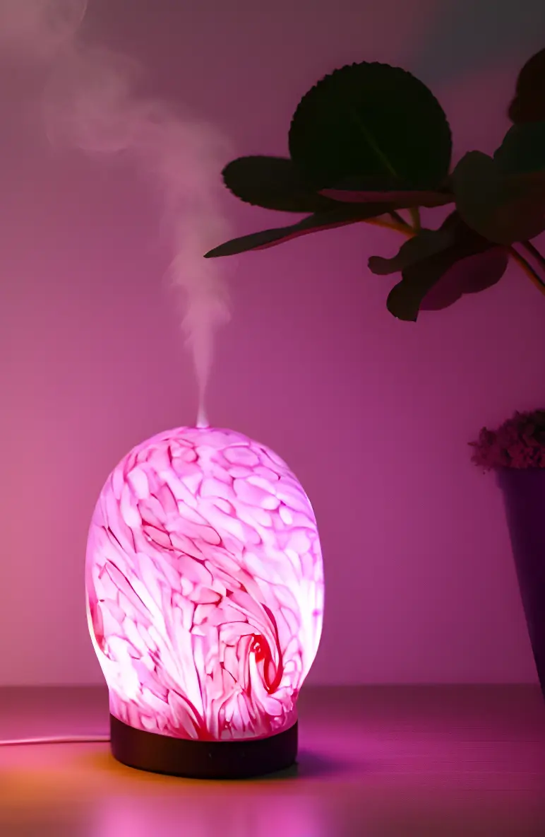 Aroma_Diffuser_Duftlampe_Planet_aus_Glas_MFunke_Lifestylebild_rosa LED